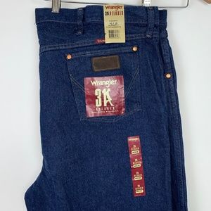 NWT Wrangler 31MWZ Relaxed Fit 46x36